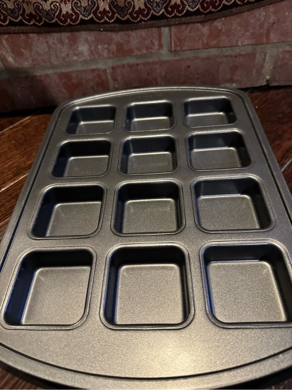 Pampered Chef Nonstick Square Mini Cake and Brownie Pan - Black